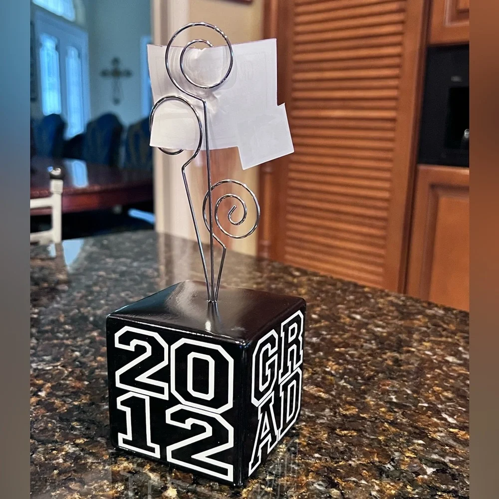NWT Vintage 2012 Grad Photo Clip